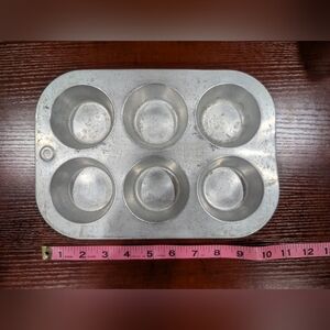Vintage Mirro Aluminum Muffin Tin